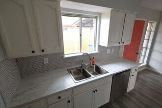 7205 Tumbleweed Dr, Unit A in Austin, TX - Building Photo - Building Photo