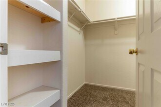 5009 Drifting Pebble St in North Las Vegas, NV - Building Photo - Building Photo