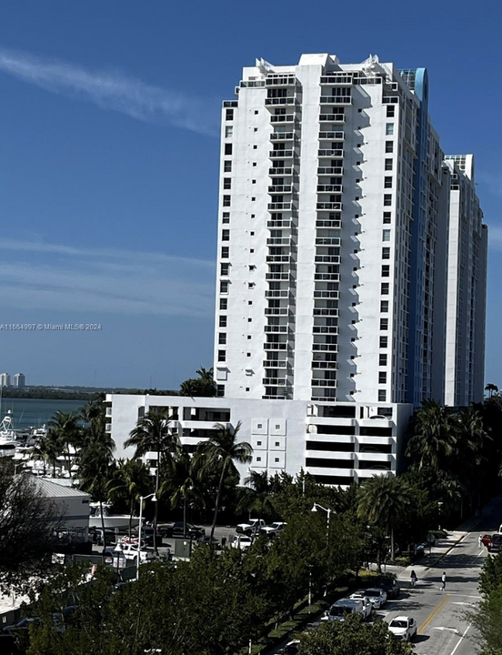 1701 Sunset Harbour Dr, Unit L704 in Miami Beach, FL - Building Photo