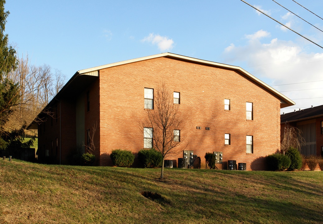000 B Willowbrook Dr in Parkersburg, WV - Foto de edificio