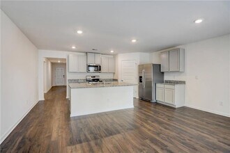 257 Bur Oak Bend in Newnan, GA - Building Photo - Building Photo