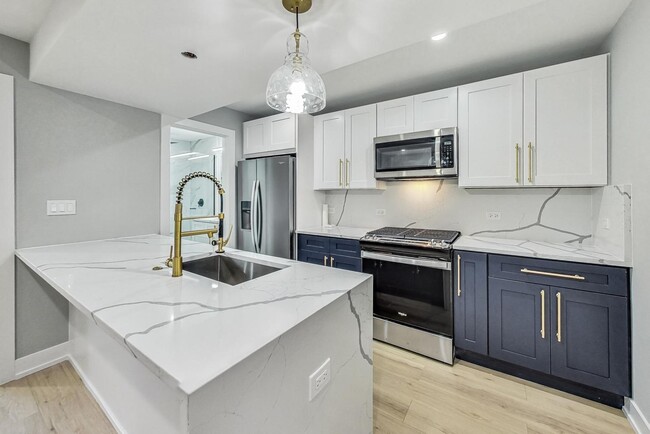 2818 W Fletcher St in Chicago, IL - Building Photo - Building Photo