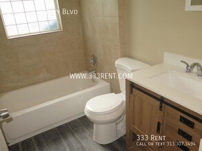 8912 E Gregory Blvd in Raytown, MO - Building Photo - Building Photo