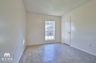 712 Meadowglen Dr in Baytown, TX - Building Photo