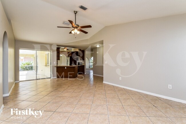 633 SW 9th Ave in Cape Coral, FL - Building Photo - Building Photo