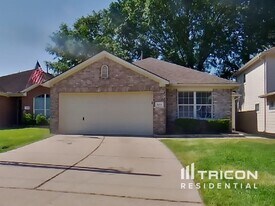 5019 Willow Point Dr in Conroe, TX - Building Photo