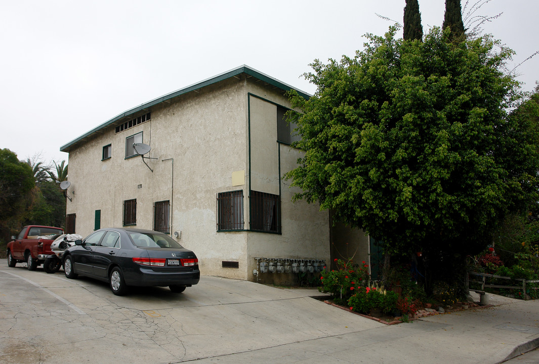 639 N Heliotrope Dr in Los Angeles, CA - Building Photo