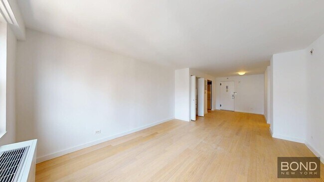 222 E 39th St in New York, NY - Building Photo - Building Photo