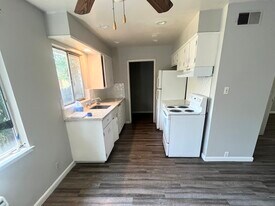 630 W Harding Way, Unit 632 in Stockton, CA - Building Photo