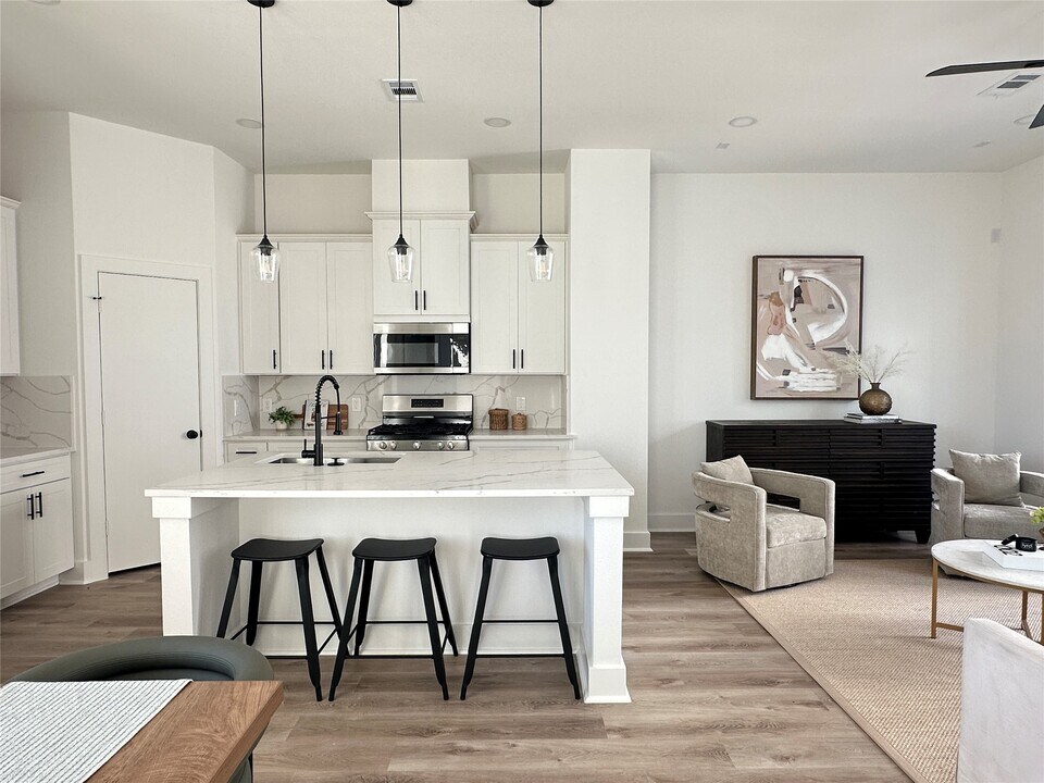 810 Elkhart St in Houston, TX - Building Photo