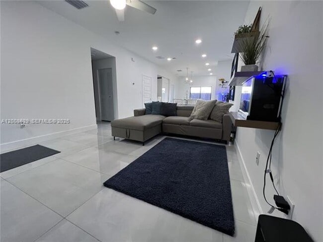 7825 NW 104th Ave in Doral, FL - Building Photo - Building Photo