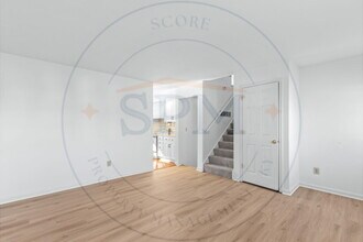 9204 Woodreed Ct in Crestwood, KY - Building Photo - Building Photo