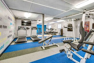 1420 W Abingdon Dr in Alexandria, VA - Building Photo - Building Photo
