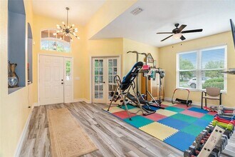 9026 Cliff Lake Ln in Tampa, FL - Foto de edificio - Building Photo