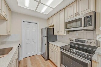 980 Lake Isabella Way-Unit -unit 22 in San Jose, CA - Building Photo - Building Photo