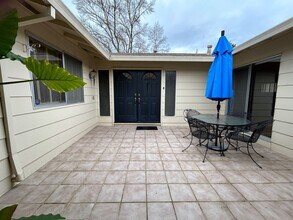 347 Golf Ct in Santa Rosa, CA - Foto de edificio - Building Photo