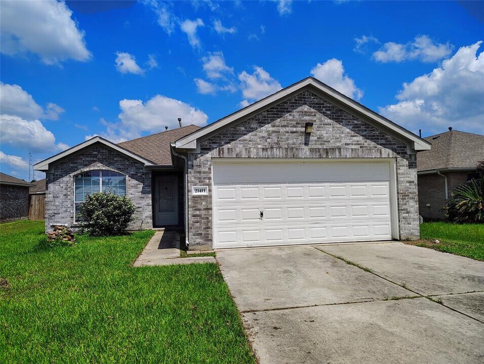 21411 Forest Colony Dr in Porter, TX - Building Photo