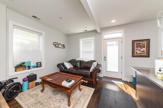 856 N Hermitage Ave in Chicago, IL - Building Photo - Building Photo