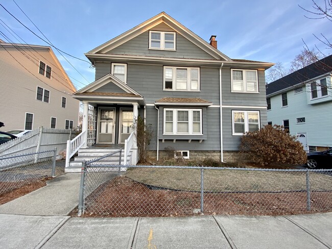 8 Margaret St, Unit 2