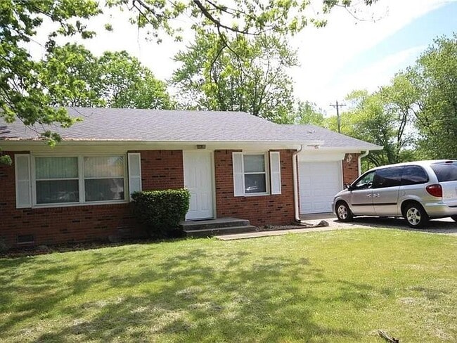 1025 Richfield Ln in Avon, IN - Building Photo - Building Photo