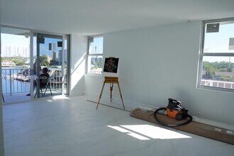 16570 NE 26th Ave in North Miami Beach, FL - Building Photo - Building Photo