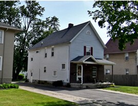 123 E Broadway Ave in Girard, OH - Building Photo
