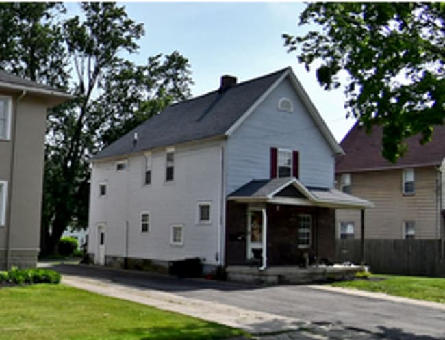 property at 123 E Broadway Ave