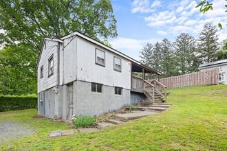 104 Smithtown Rd in Fishkill, NY - Building Photo - Building Photo