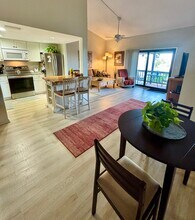 511 Plaza Seville Ct, Unit #24 in Treasure Island, FL - Foto de edificio - Building Photo