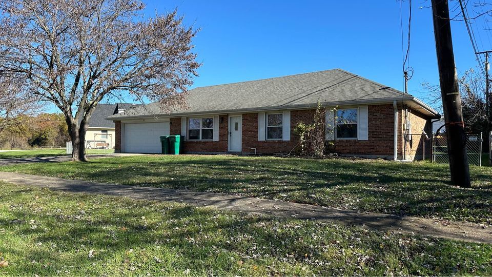 99 Kentucky Cir in Radcliff, KY - Building Photo