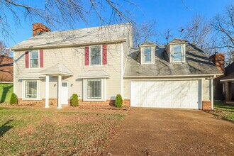 2464 Green Glen Dr in Memphis, TN - Foto de edificio - Building Photo