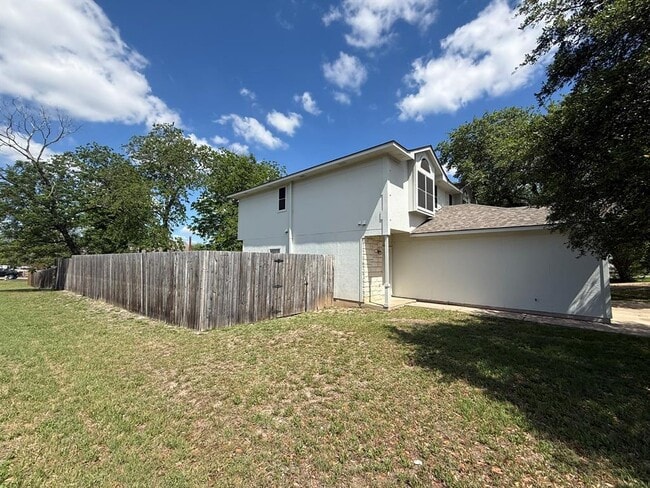 6726 Windrift Way in Austin, TX - Building Photo - Building Photo