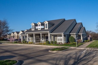 Independence Place Apartments in Clarksville, TN - Foto de edificio - Building Photo