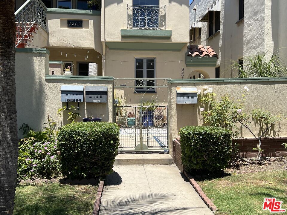 8307 Blackburn Ave in Los Angeles, CA - Building Photo