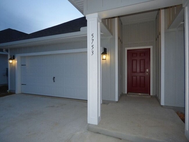 5753 Danbury Blvd in Milton, FL - Building Photo - Building Photo
