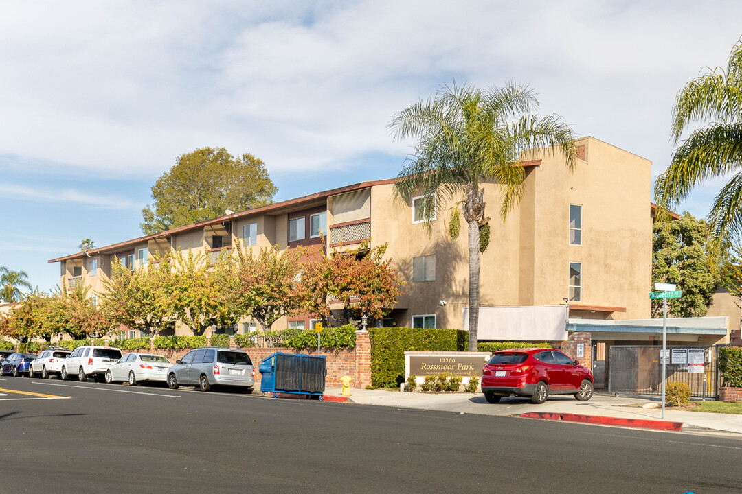 Rossmoor Park in Seal Beach, CA - Building Photo