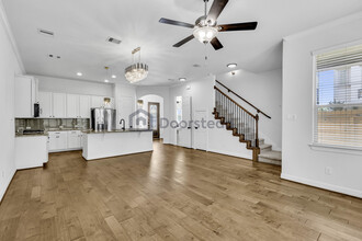 1507 Peyton Oaks Pl in Houston, TX - Building Photo - Building Photo