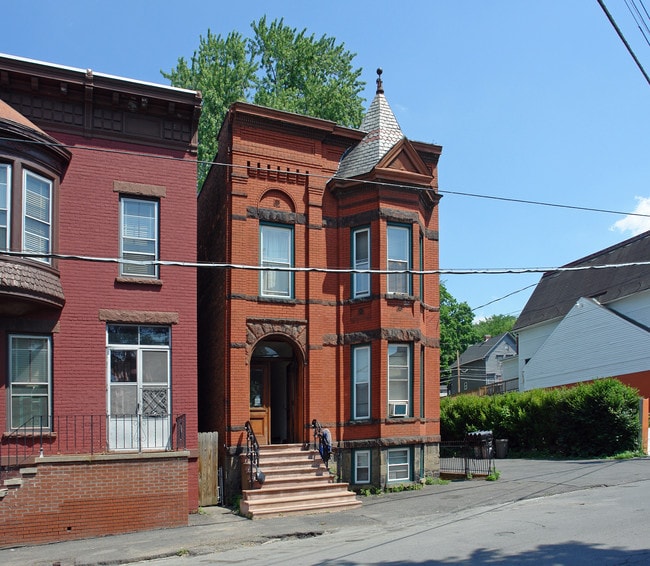 544 1st St in Troy, NY - Foto de edificio - Building Photo