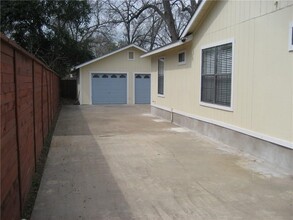 1112 Kirk Ave in Austin, TX - Building Photo - Building Photo