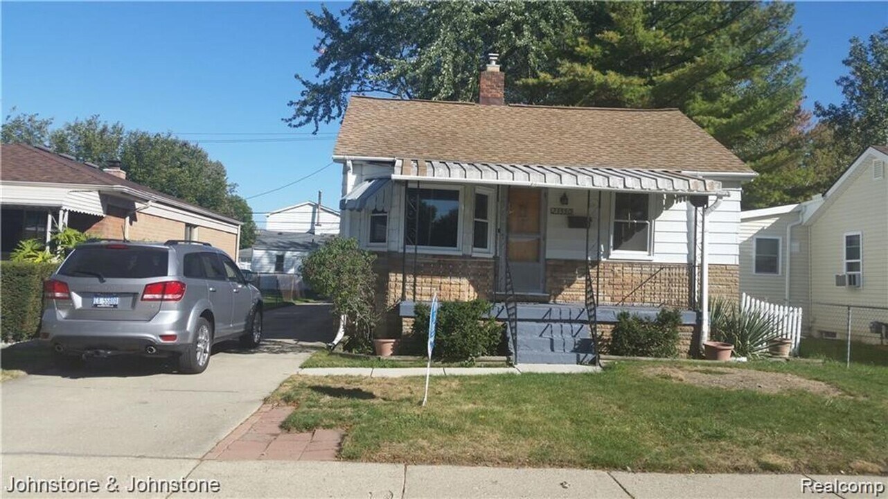 23550 Bolam Ave in Warren, MI - Foto de edificio