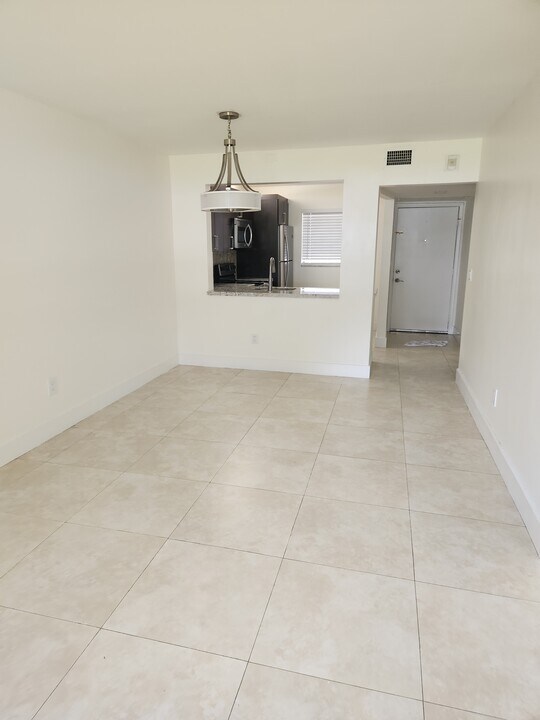 14873 SW 104th St, Unit 101 in Miami, FL - Foto de edificio