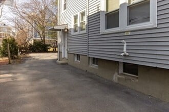 60 Gilbert St in Watertown, MA - Foto de edificio - Building Photo