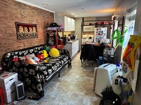 1136 S Charles St in Baltimore, MD - Building Photo