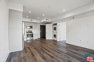 11209 Richland Ave in Los Angeles, CA - Building Photo - Building Photo