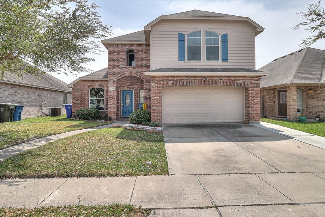 7229 Brown Dr in Corpus Christi, TX - Building Photo
