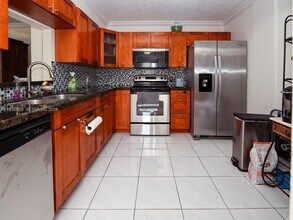 130 S Shore Dr in Miami Beach, FL - Foto de edificio - Building Photo