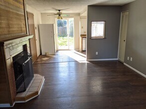 6611 B St in Springfield, OR - Building Photo - Building Photo