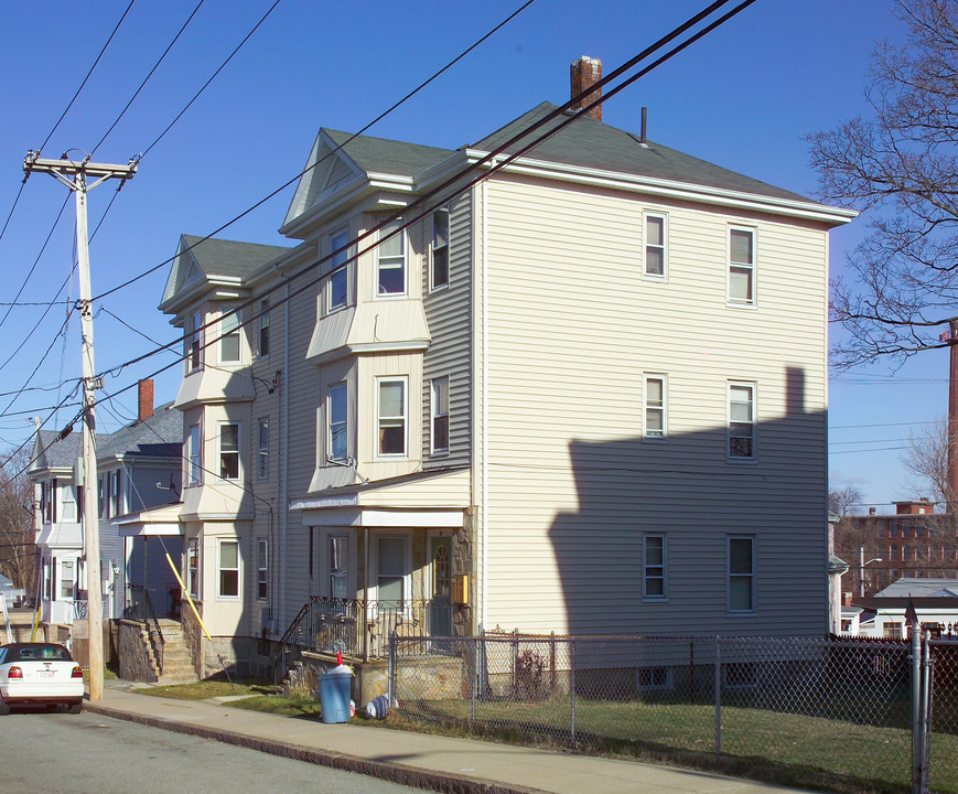 30-32 Globe St in Fall River, MA - Building Photo