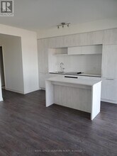 2 David Eyer Rd in Richmond Hill, ON - Building Photo - Building Photo