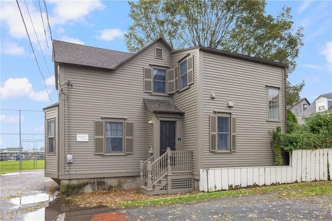 6 Cozzens Ct in Newport, RI - Building Photo - Building Photo